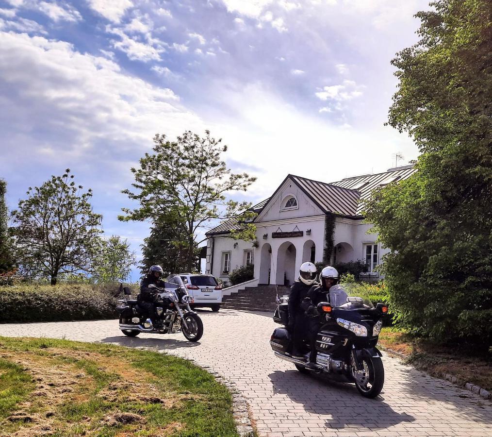 Dwor Na Wichrowym Wzgorzu Bed & Breakfast Przybysławice Dış mekan fotoğraf