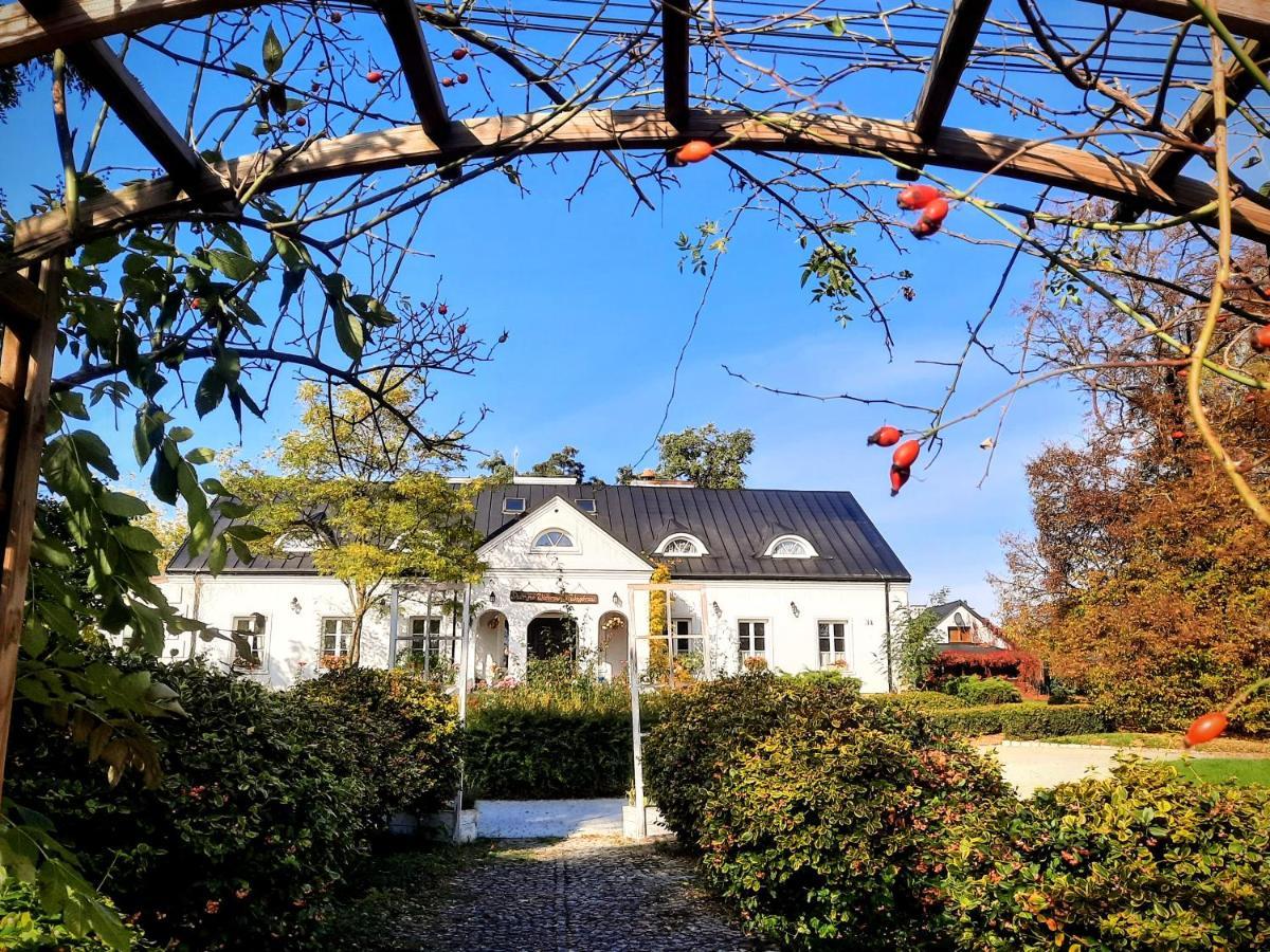 Dwor Na Wichrowym Wzgorzu Bed & Breakfast Przybysławice Dış mekan fotoğraf