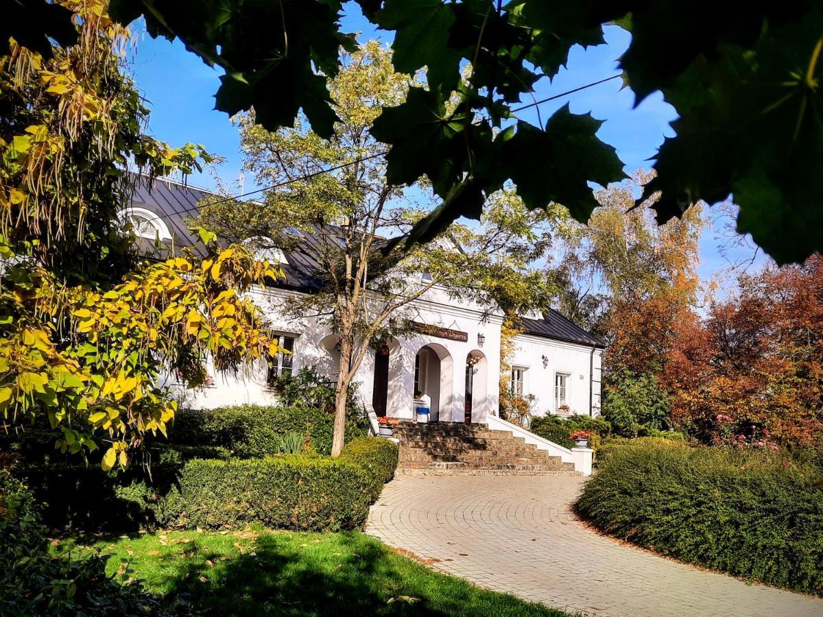 Dwor Na Wichrowym Wzgorzu Bed & Breakfast Przybysławice Dış mekan fotoğraf