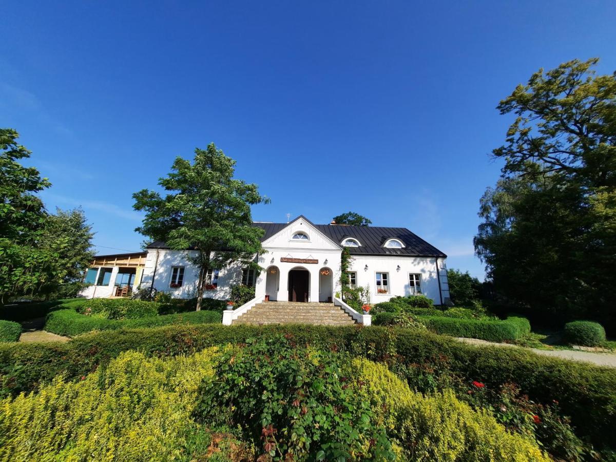 Dwor Na Wichrowym Wzgorzu Bed & Breakfast Przybysławice Dış mekan fotoğraf