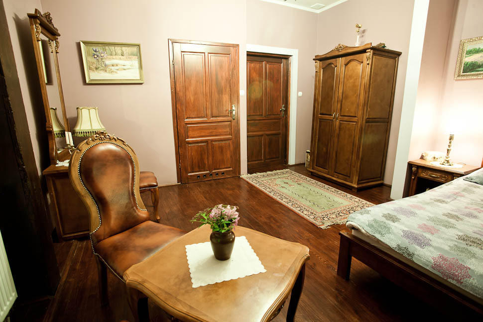 Dwor Na Wichrowym Wzgorzu Bed & Breakfast Przybysławice Oda fotoğraf