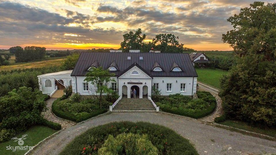 Dwor Na Wichrowym Wzgorzu Bed & Breakfast Przybysławice Dış mekan fotoğraf