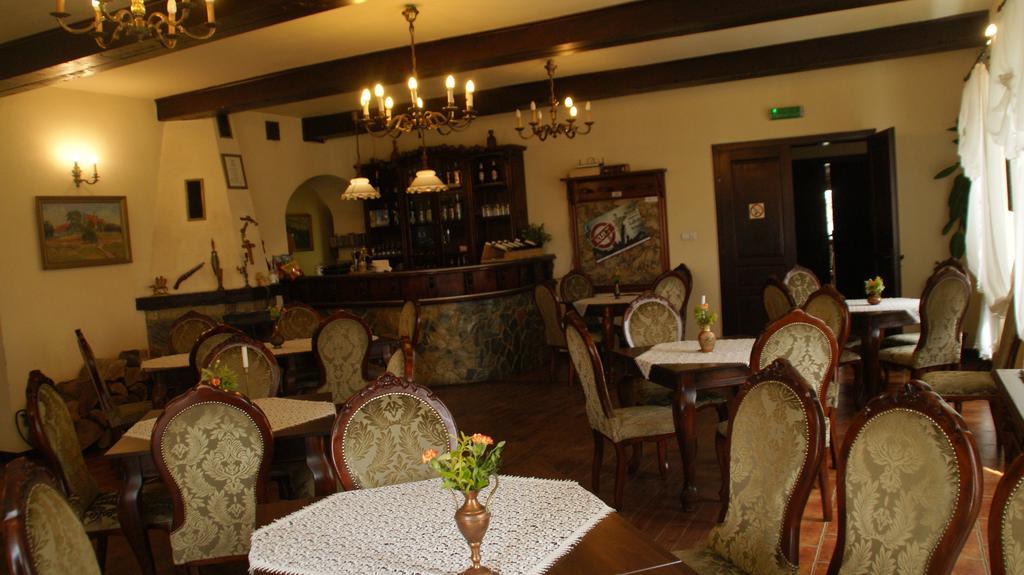 Dwor Na Wichrowym Wzgorzu Bed & Breakfast Przybysławice Dış mekan fotoğraf