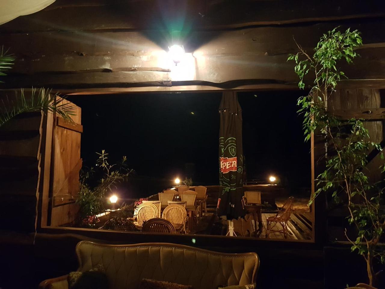 Dwor Na Wichrowym Wzgorzu Bed & Breakfast Przybysławice Dış mekan fotoğraf