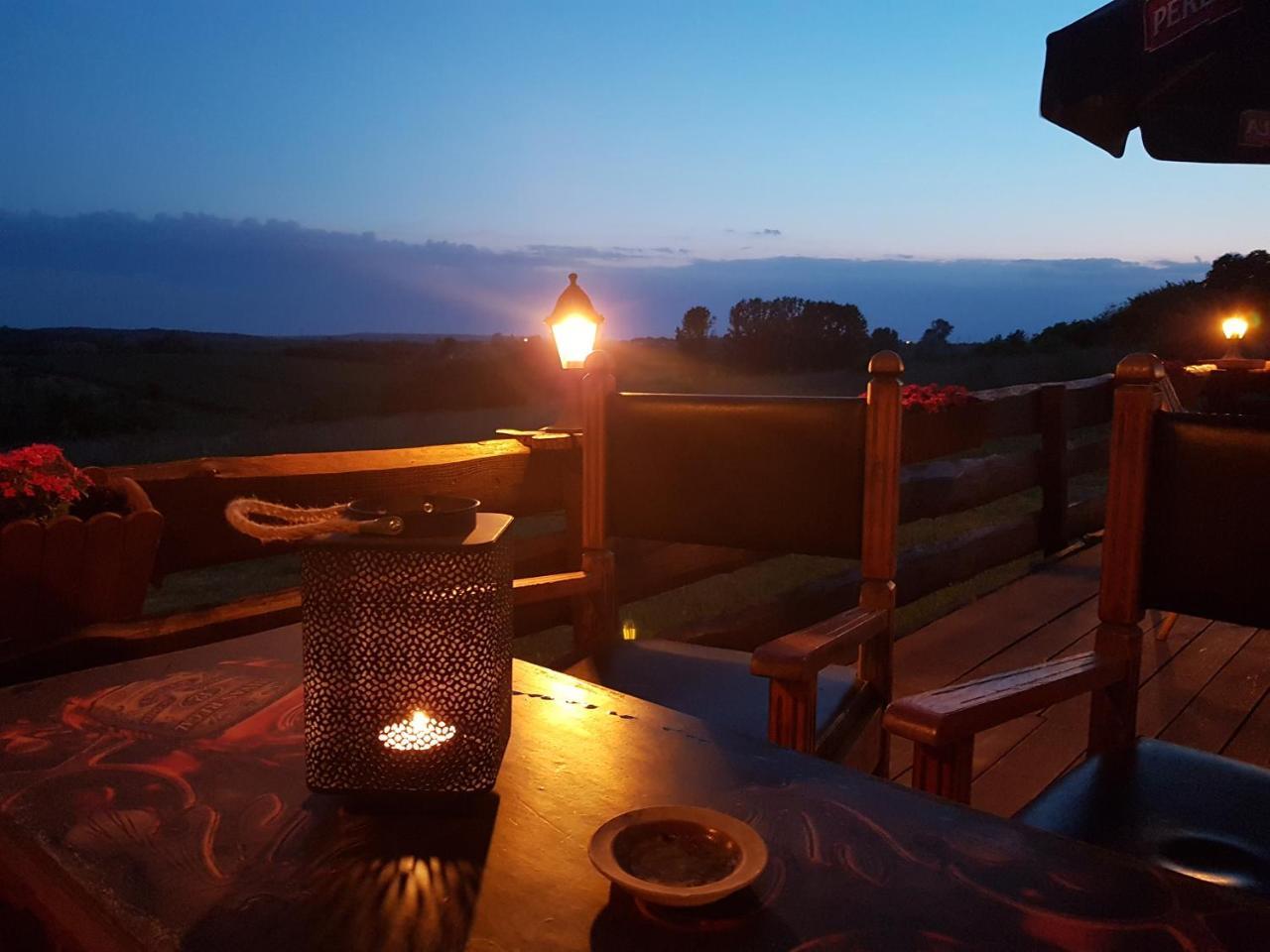 Dwor Na Wichrowym Wzgorzu Bed & Breakfast Przybysławice Dış mekan fotoğraf