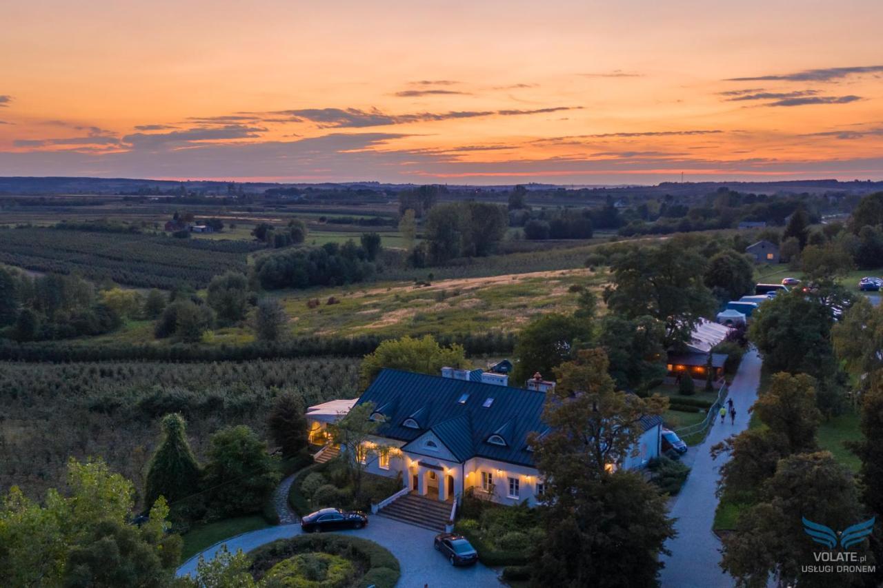 Dwor Na Wichrowym Wzgorzu Bed & Breakfast Przybysławice Dış mekan fotoğraf